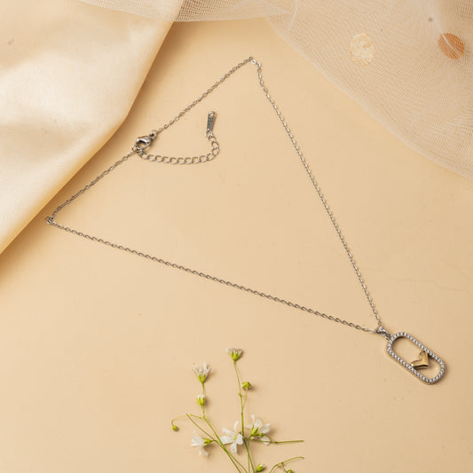 Nyxelle Link - Refined Oval Pendant Necklace