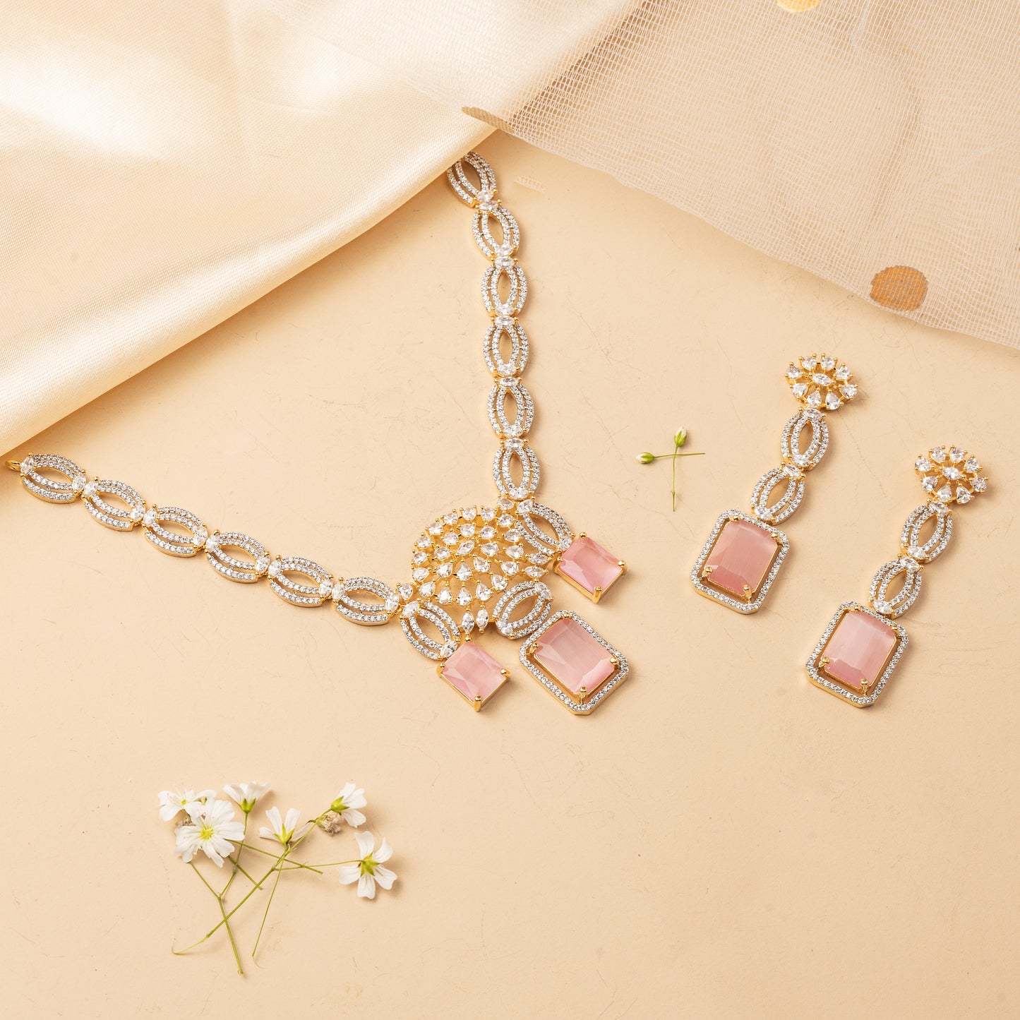 Rosythe Arc - Modern Emblem Necklace Set