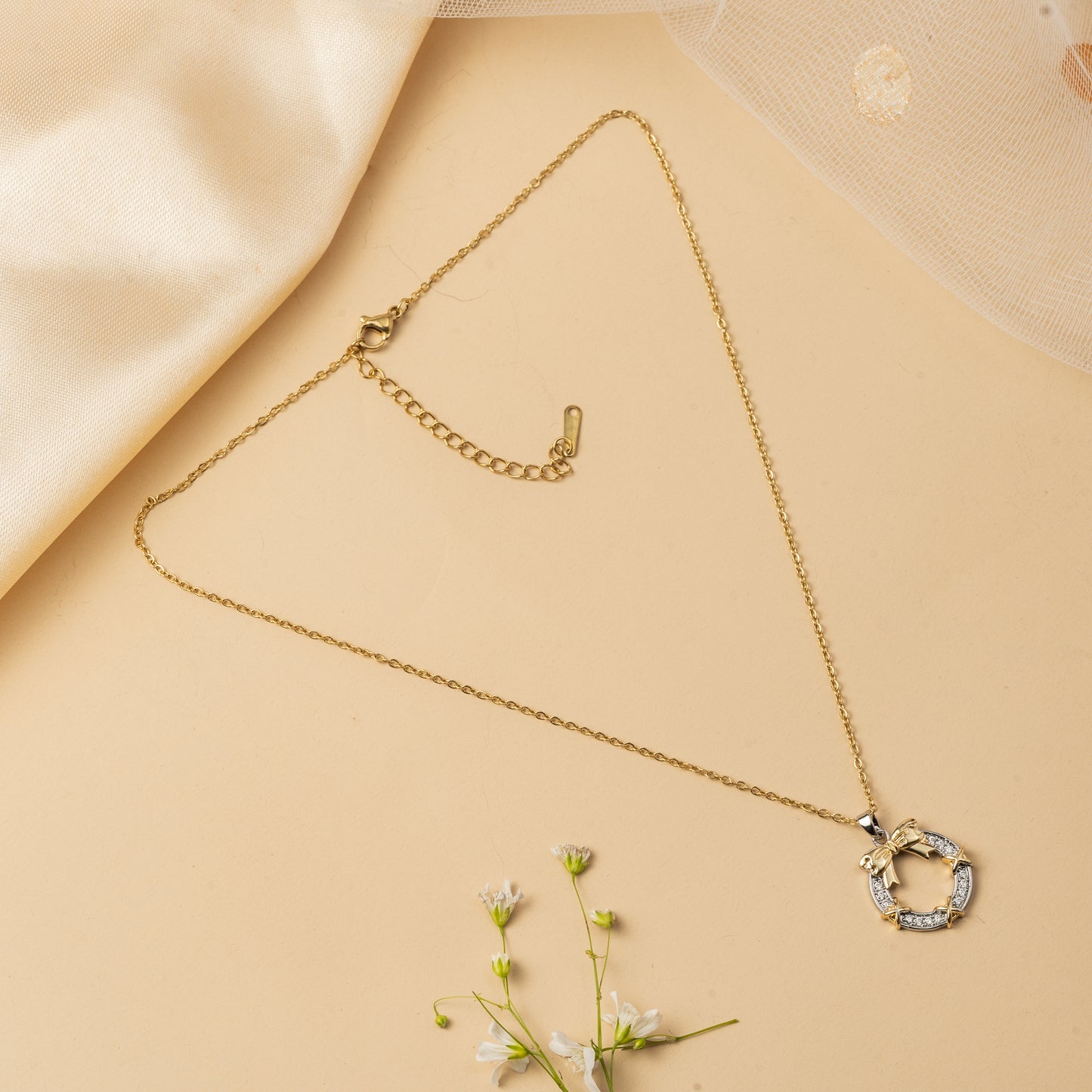 Asterlyn Wreath - Halo Pendant Necklace