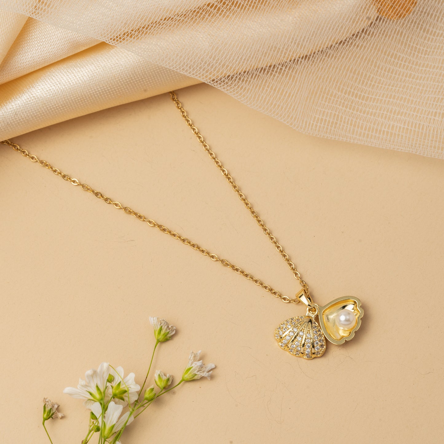 Solvera Charm - Radiant Disc Pendant Necklace