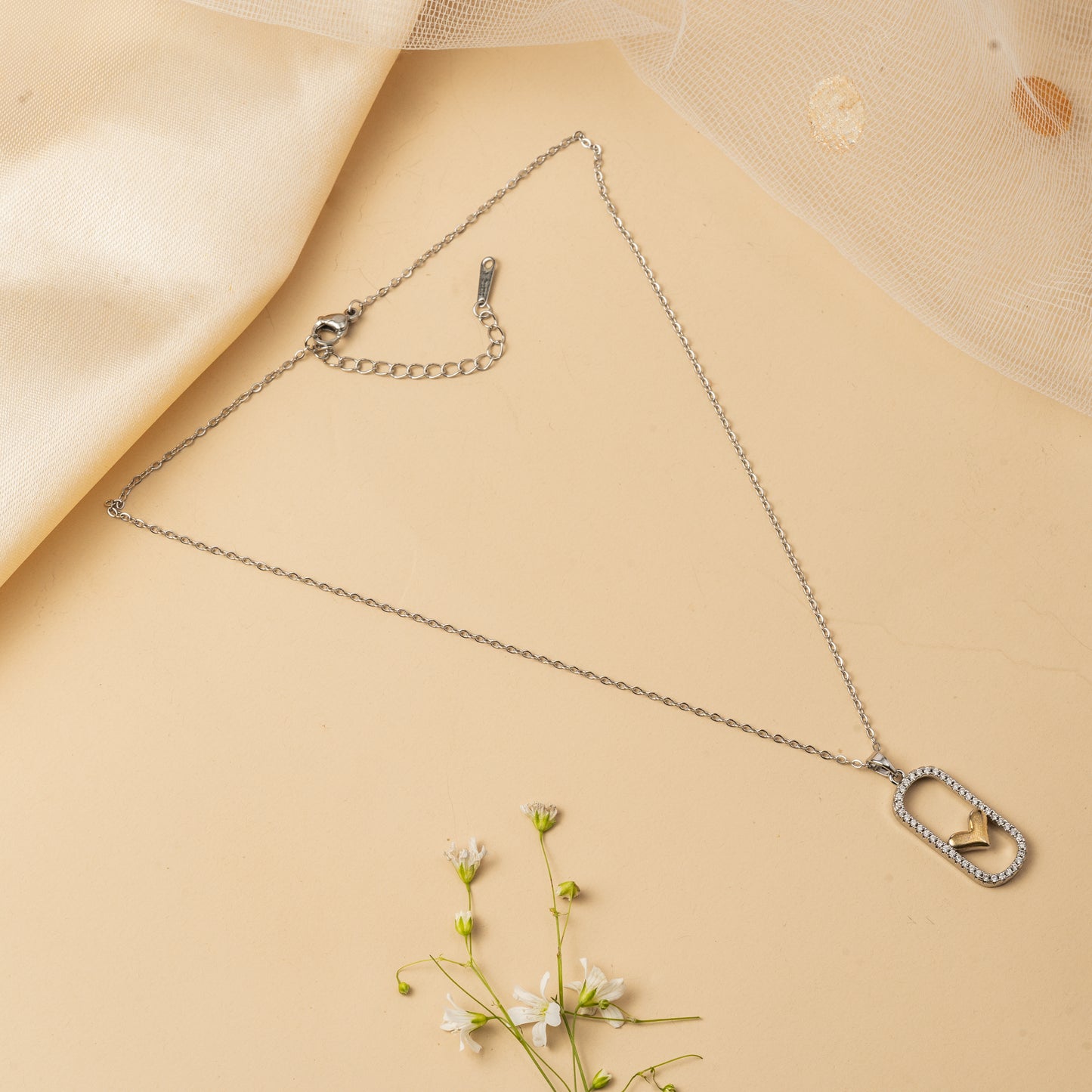 Nyxelle Link - Refined Oval Pendant Necklace