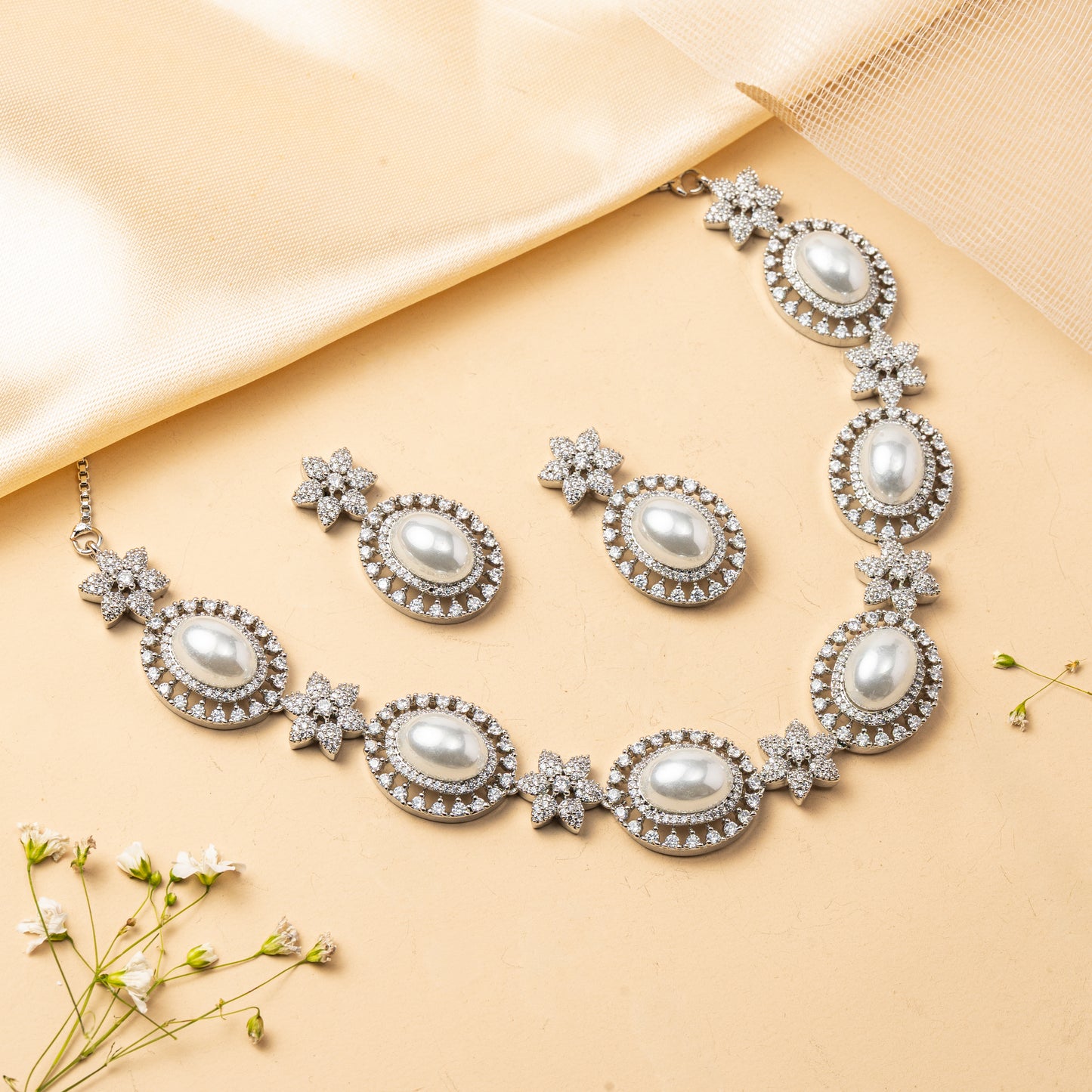 Aurelisse Garland - Oval Embrace Necklace Set